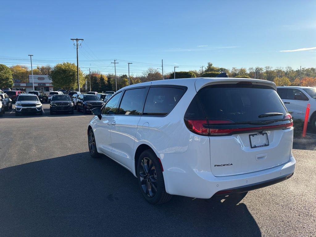 new 2026 Chrysler Pacifica car, priced at $44,344