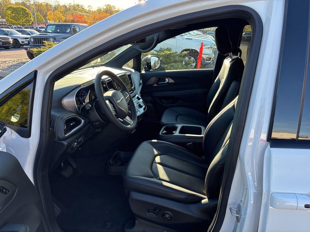 new 2026 Chrysler Pacifica car, priced at $44,344