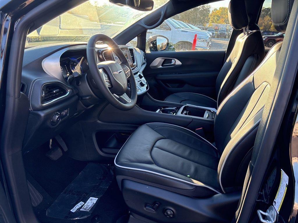 new 2026 Chrysler Pacifica car, priced at $49,485