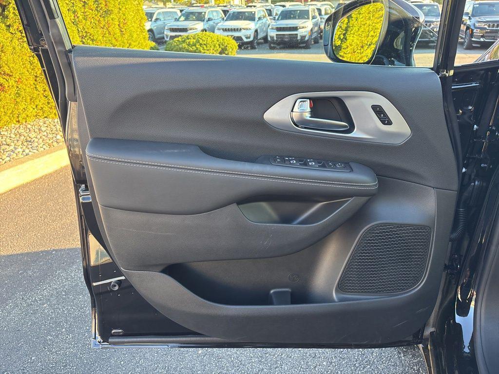new 2026 Chrysler Pacifica car, priced at $49,485