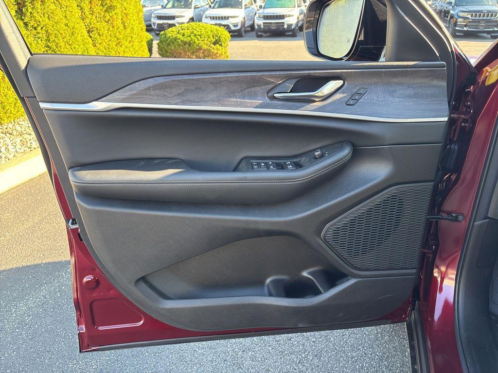 new 2025 Jeep Grand Cherokee car, priced at $45,961