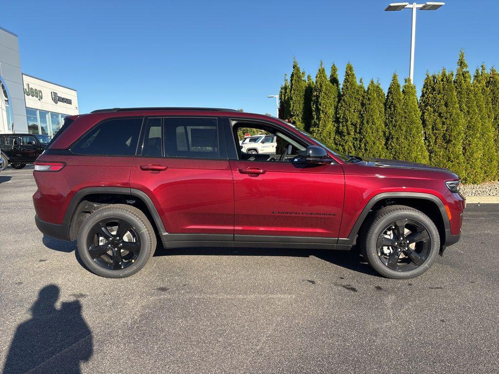 new 2025 Jeep Grand Cherokee car, priced at $45,961