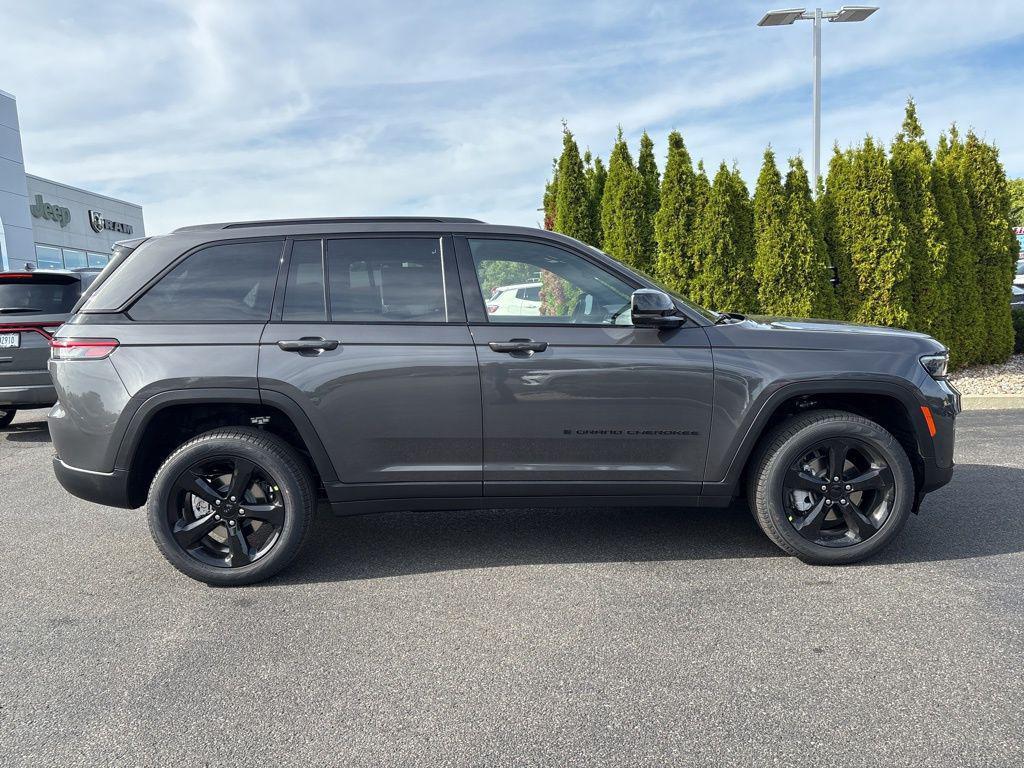 new 2025 Jeep Grand Cherokee car, priced at $51,184