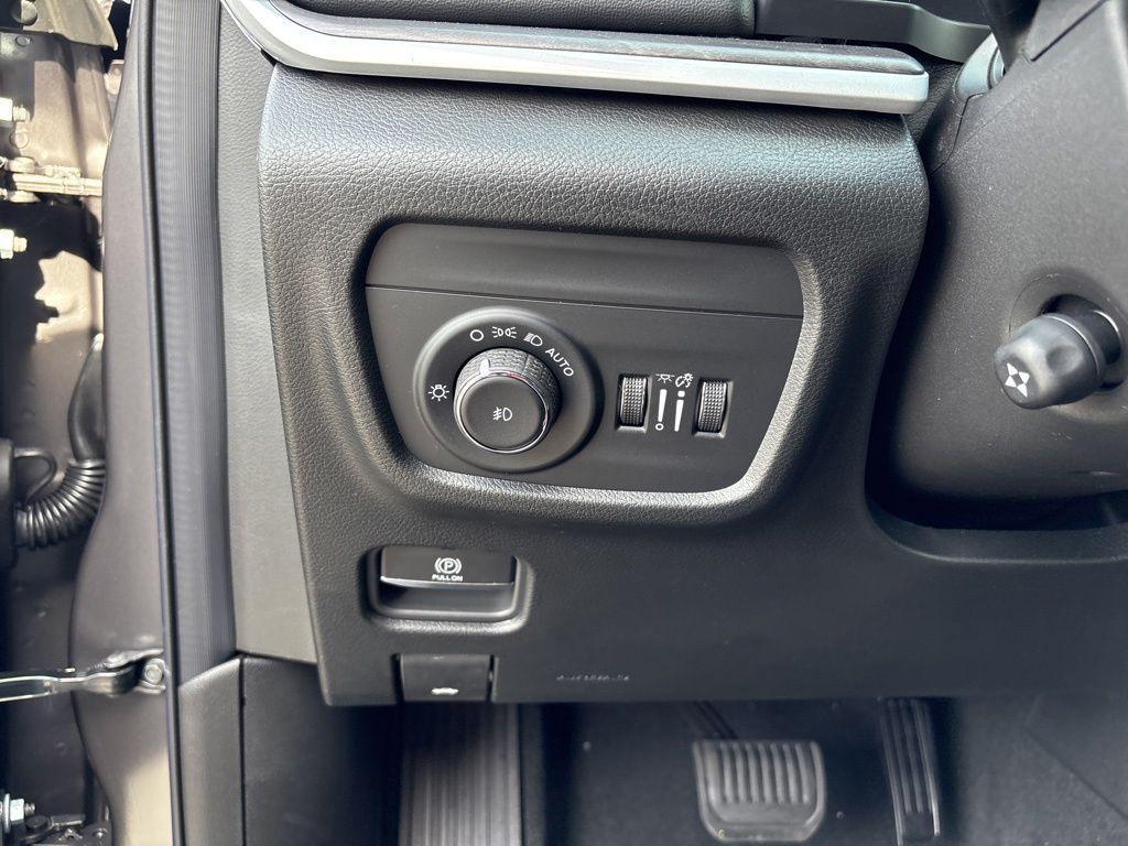 new 2025 Jeep Grand Cherokee car, priced at $51,184