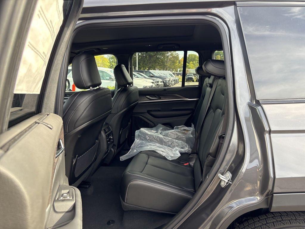 new 2025 Jeep Grand Cherokee car, priced at $51,184