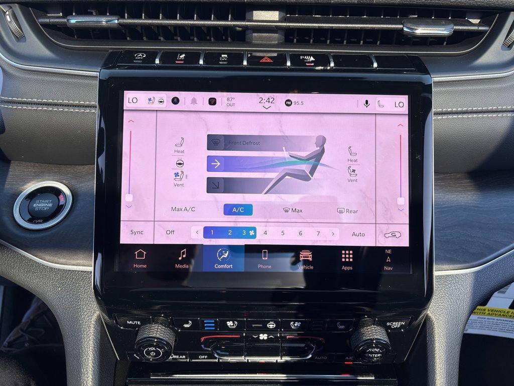 new 2025 Jeep Grand Cherokee car, priced at $50,612