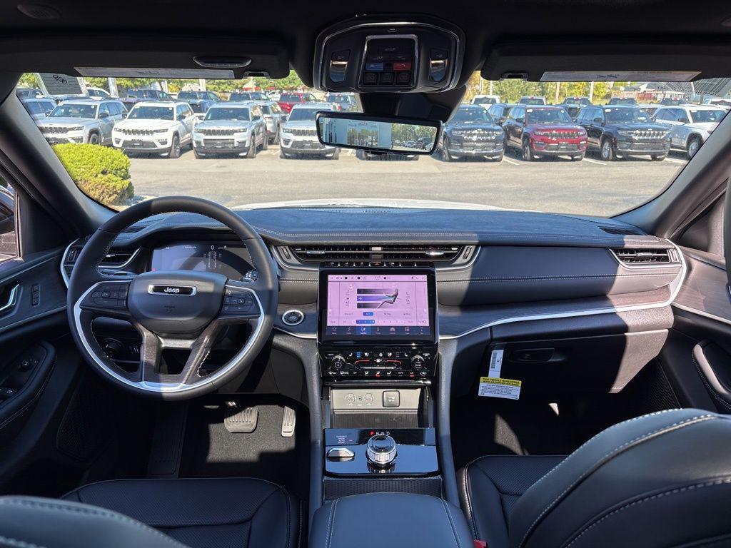 new 2025 Jeep Grand Cherokee car, priced at $50,612
