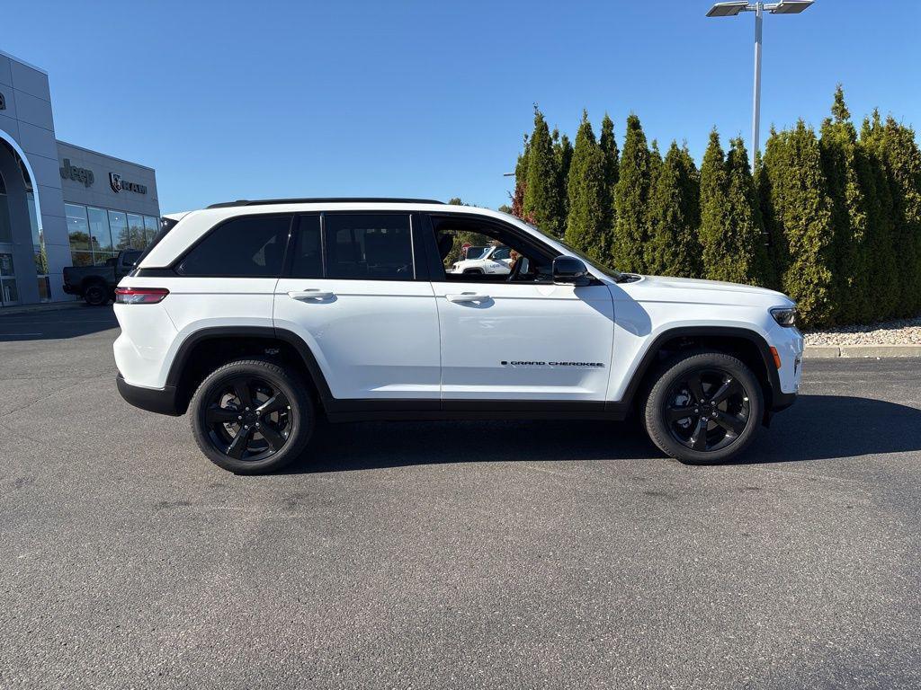 new 2025 Jeep Grand Cherokee car, priced at $50,612