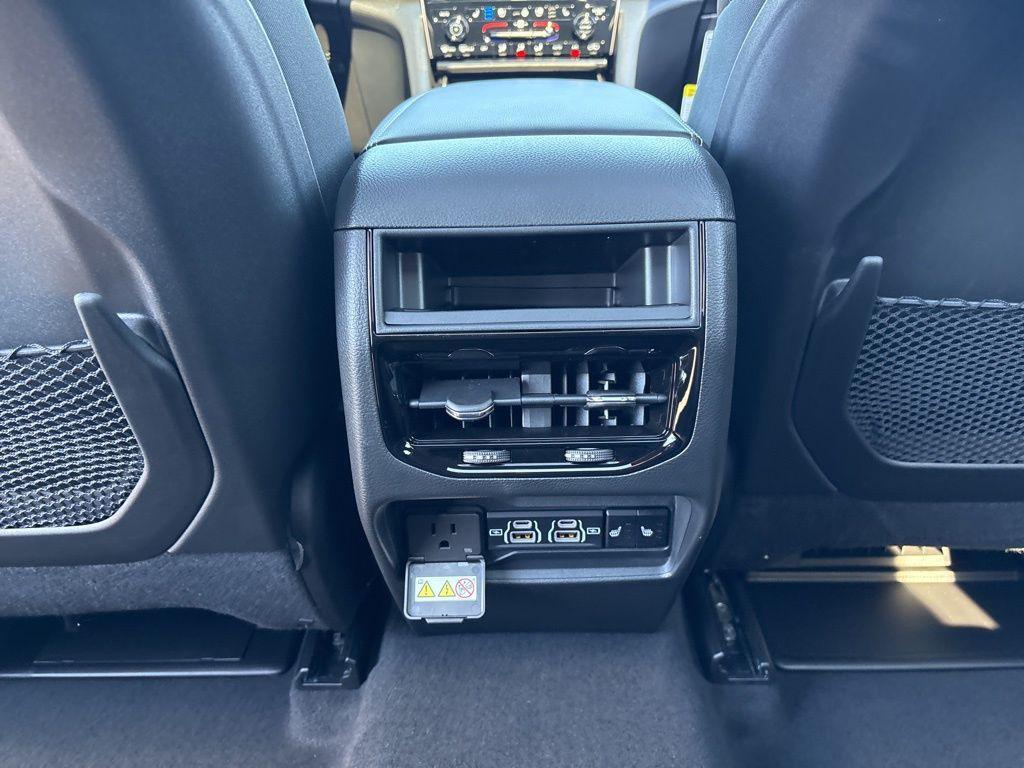 new 2025 Jeep Grand Cherokee car, priced at $50,612