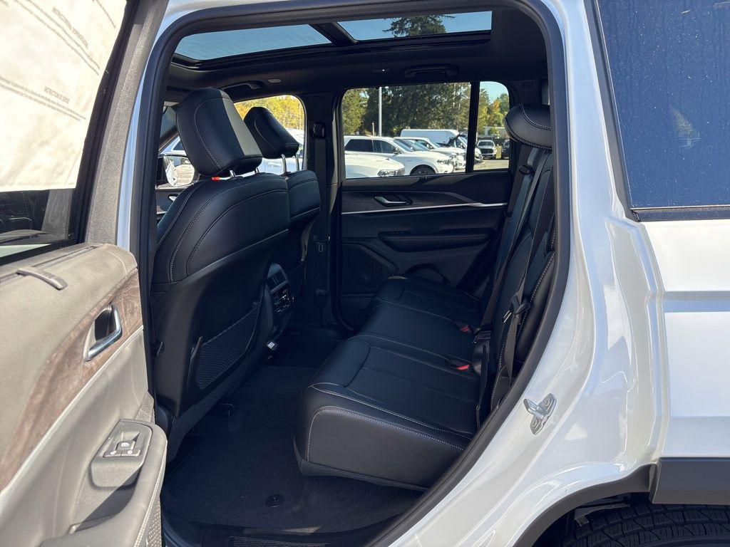 new 2025 Jeep Grand Cherokee car, priced at $50,612