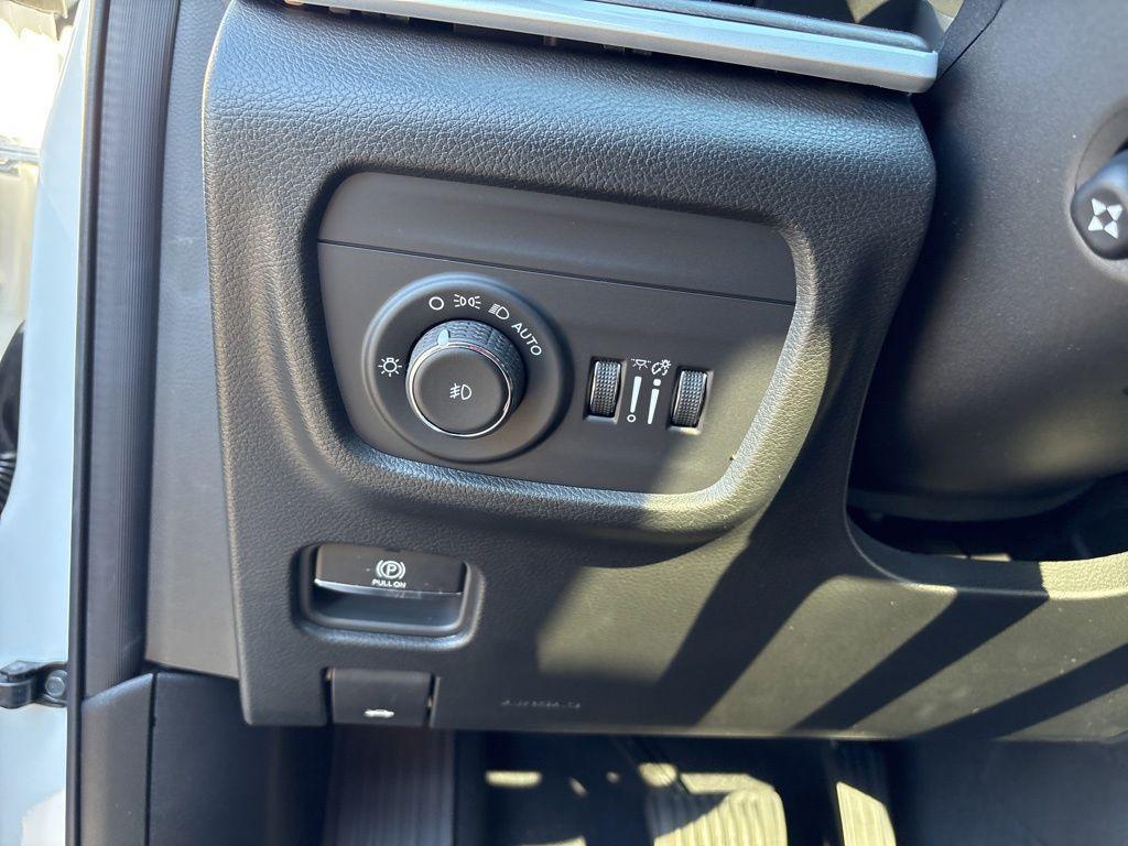 new 2025 Jeep Grand Cherokee car, priced at $50,612