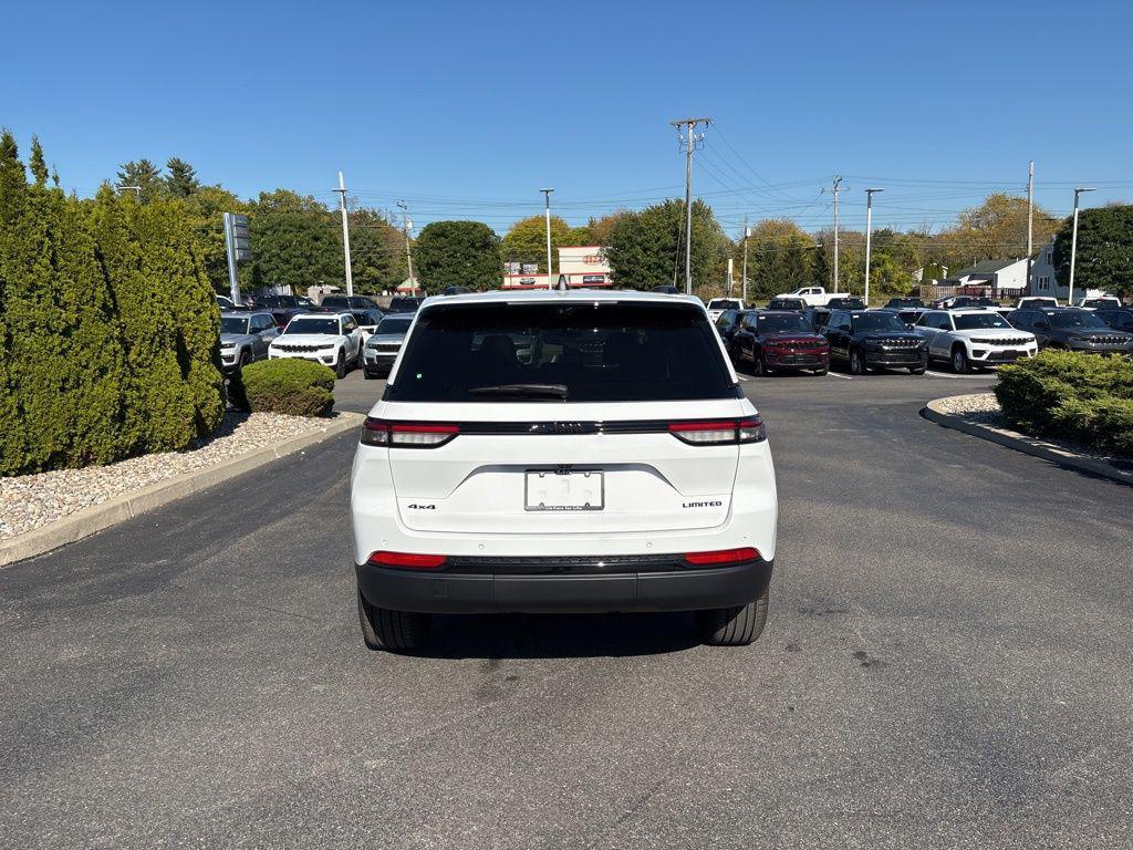 new 2025 Jeep Grand Cherokee car, priced at $50,612