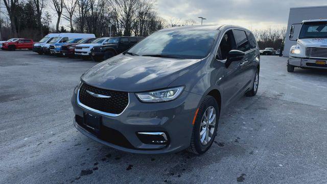 new 2025 Chrysler Pacifica car, priced at $42,980