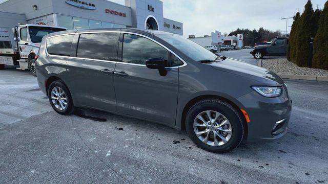 new 2025 Chrysler Pacifica car, priced at $42,980