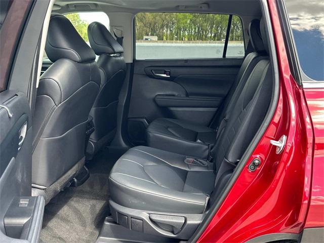 used 2023 Toyota Highlander car, priced at $36,885