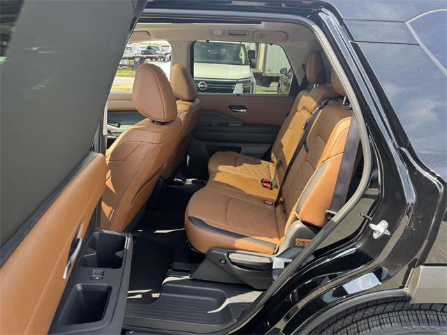 new 2025 Nissan Pathfinder car, priced at $48,922