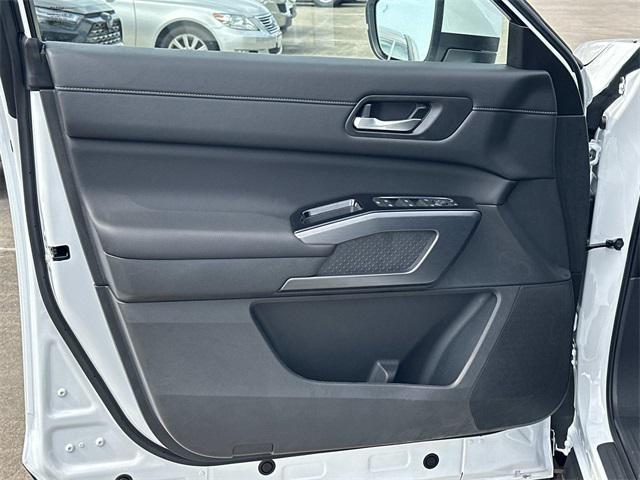 new 2025 Nissan Pathfinder car, priced at $43,106