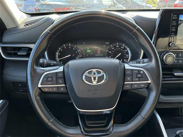 used 2021 Toyota Highlander car, priced at $32,986