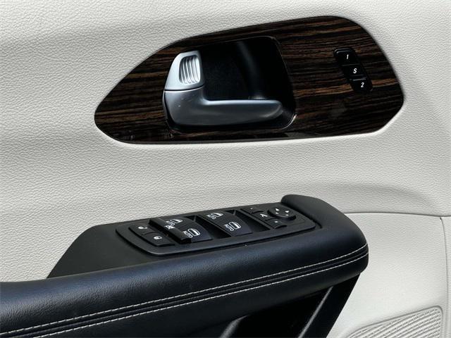 used 2023 Chrysler Pacifica car, priced at $27,525
