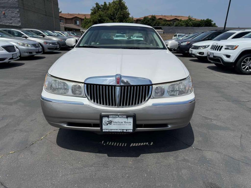 used 2000 Lincoln Town Car car, priced at $5,988