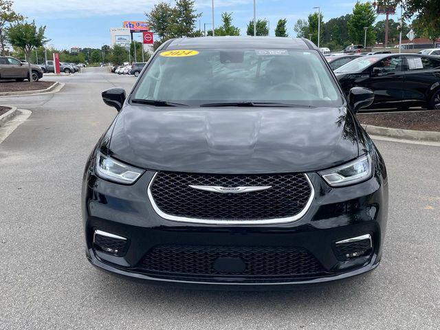 used 2024 Chrysler Pacifica car, priced at $32,989