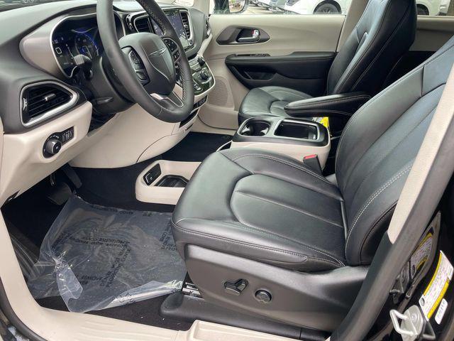 used 2024 Chrysler Pacifica car, priced at $32,989