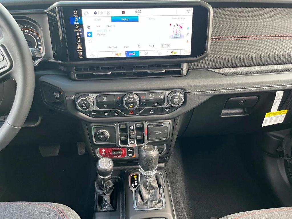 new 2025 Jeep Gladiator car, priced at $58,400