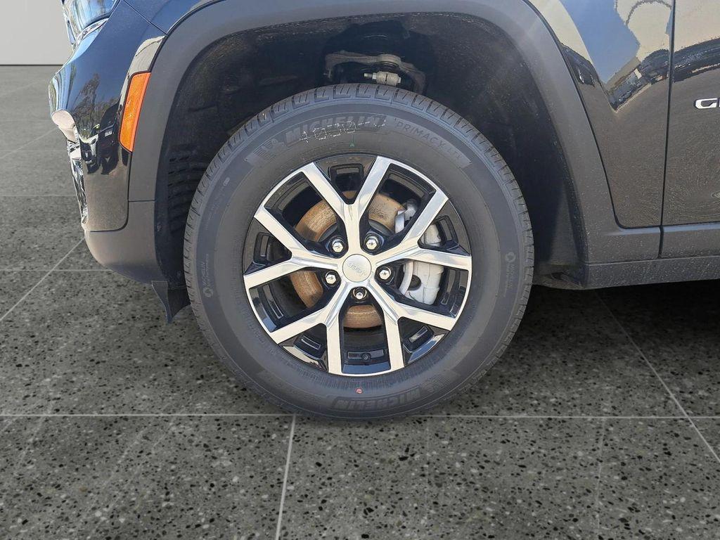 new 2025 Jeep Grand Cherokee car, priced at $47,295
