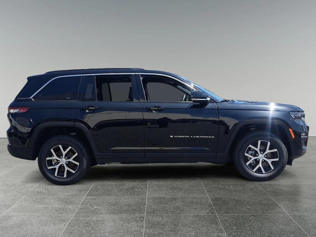 new 2025 Jeep Grand Cherokee car, priced at $47,295