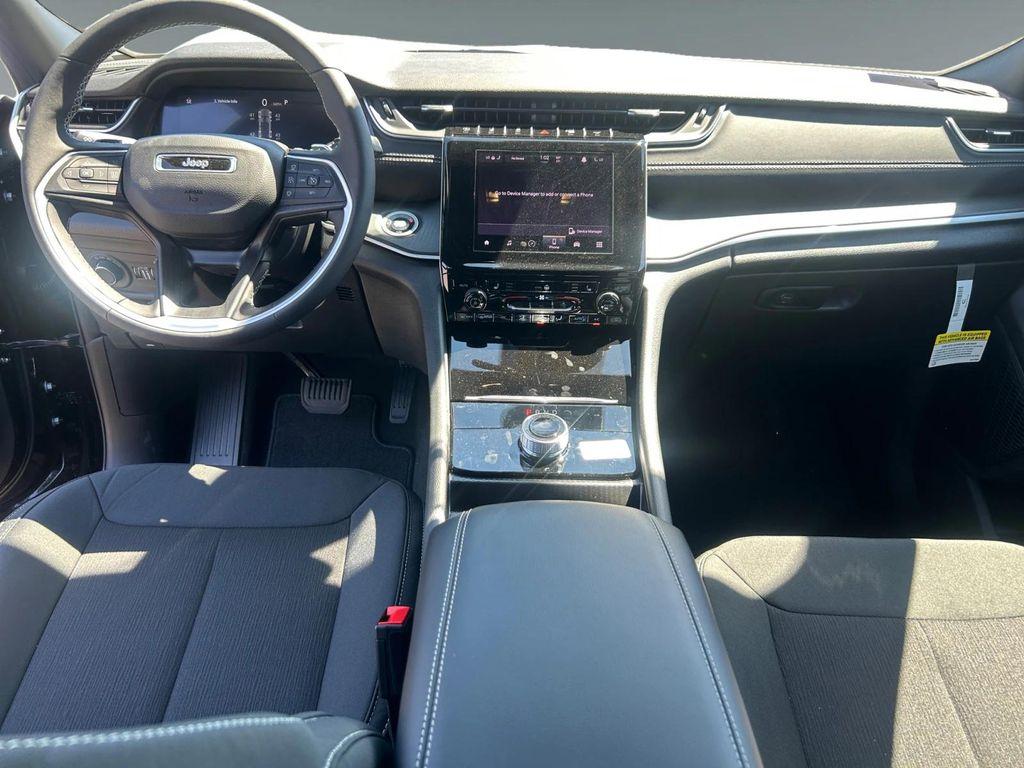 new 2025 Jeep Grand Cherokee car, priced at $42,170