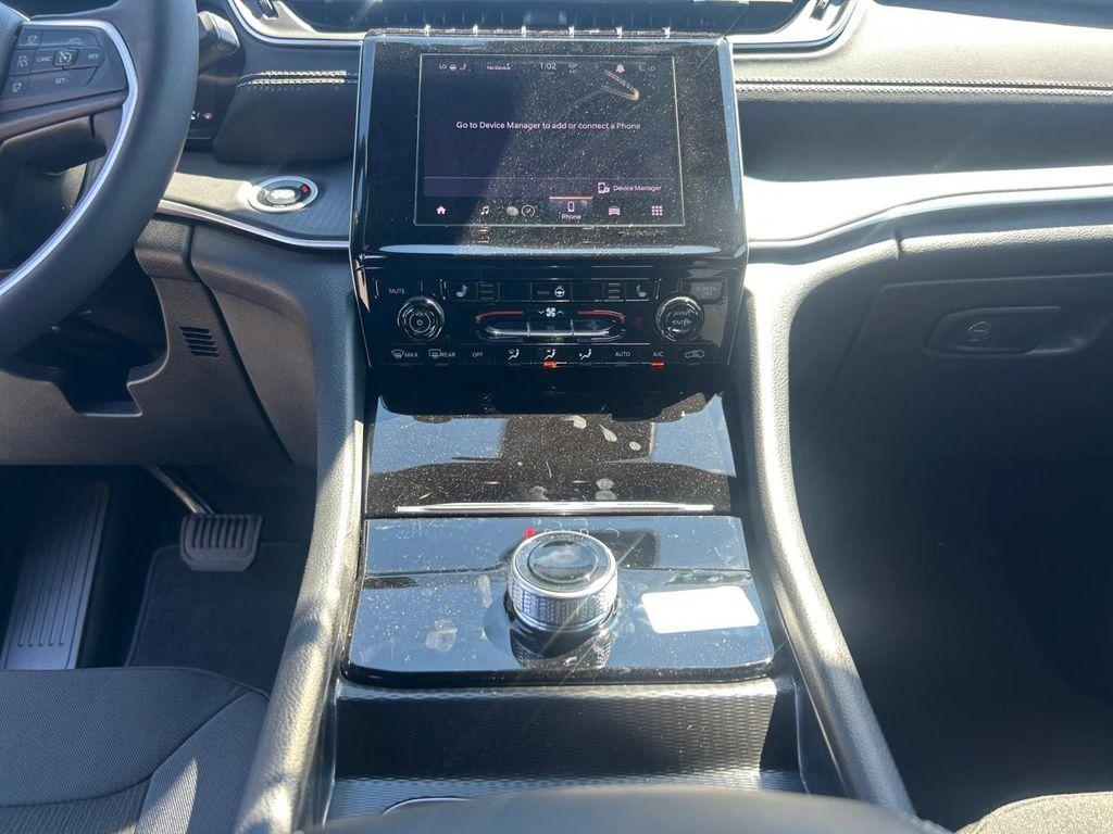 new 2025 Jeep Grand Cherokee car, priced at $42,170