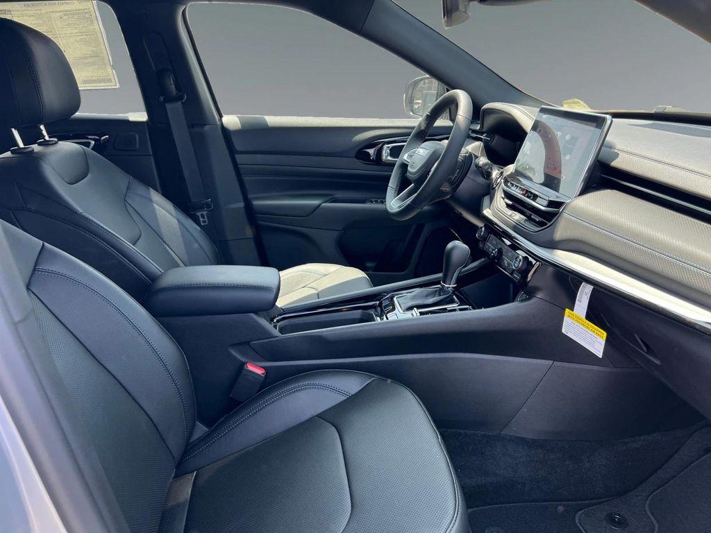 new 2025 Jeep Compass car, priced at $40,205
