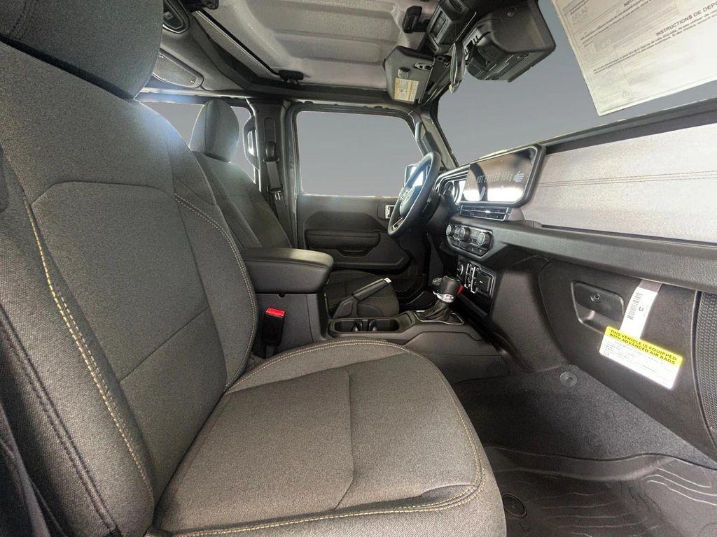 new 2025 Jeep Gladiator car, priced at $50,400