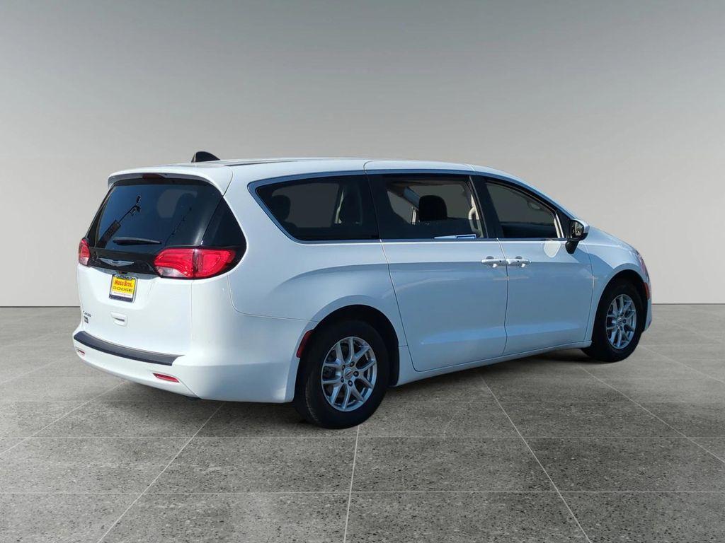 used 2022 Chrysler Voyager car