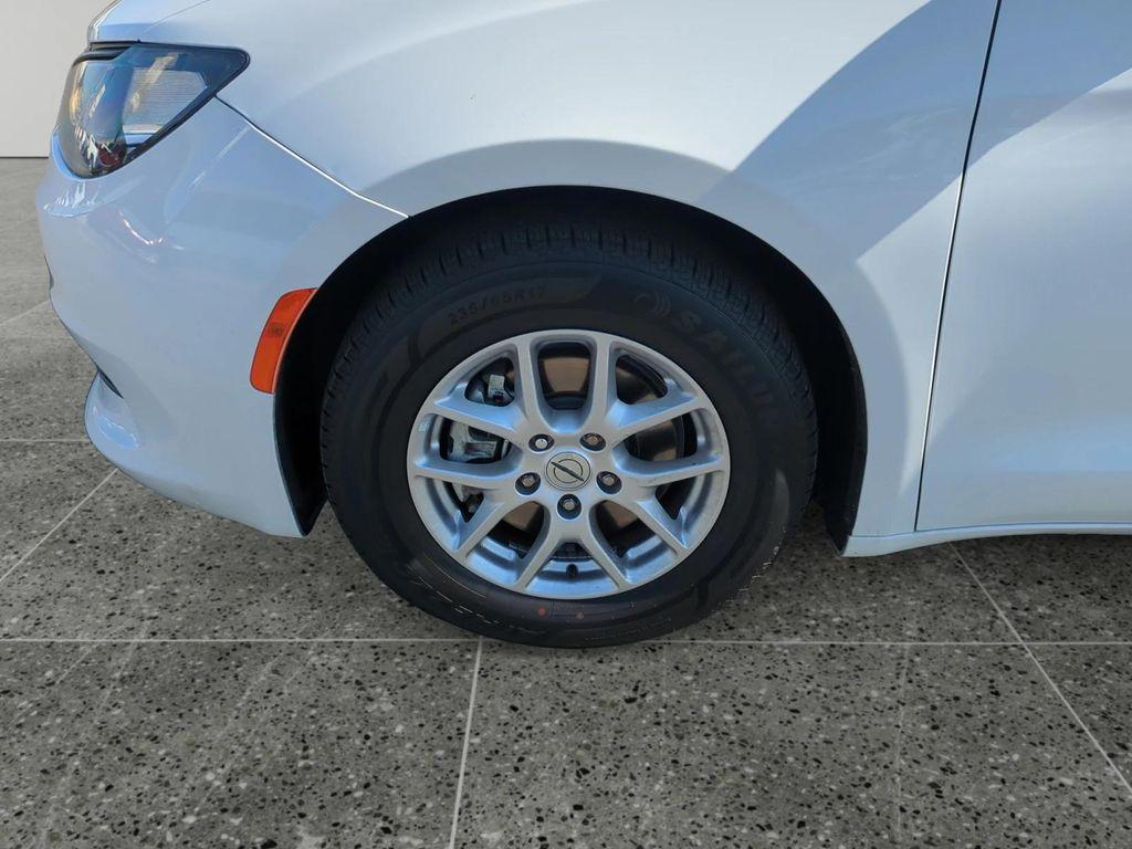 used 2022 Chrysler Voyager car