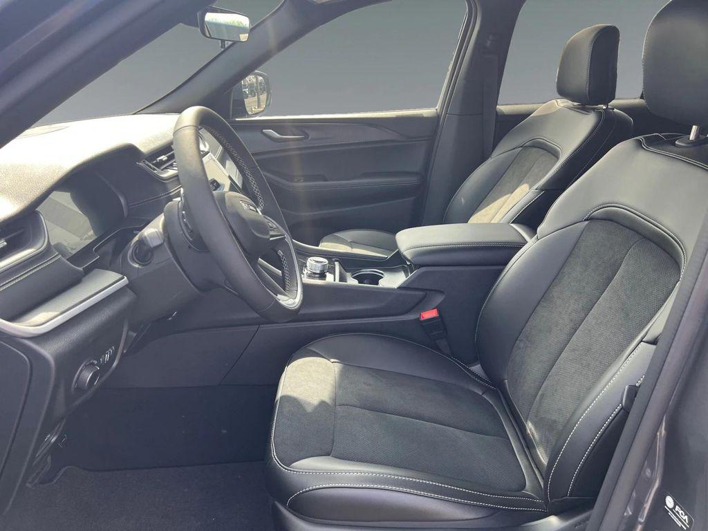 new 2025 Jeep Grand Cherokee car, priced at $45,675