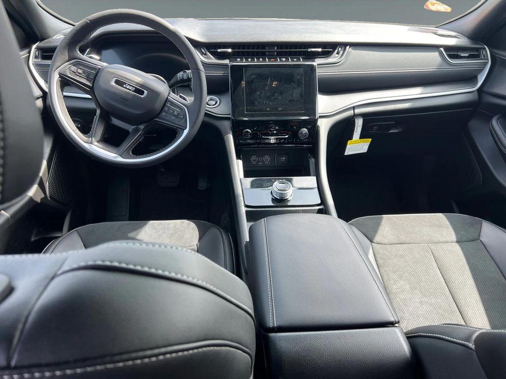 new 2025 Jeep Grand Cherokee car, priced at $45,675