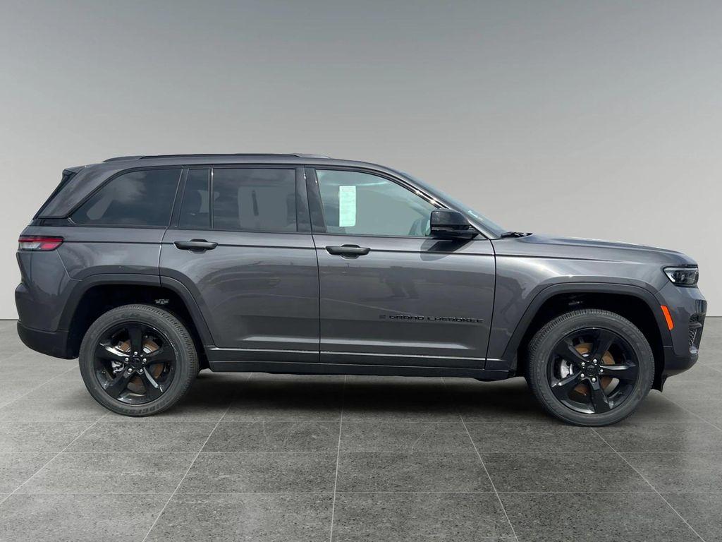 new 2025 Jeep Grand Cherokee car, priced at $45,675