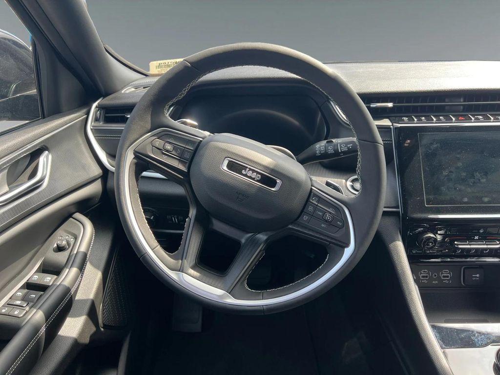 new 2025 Jeep Grand Cherokee car, priced at $45,675