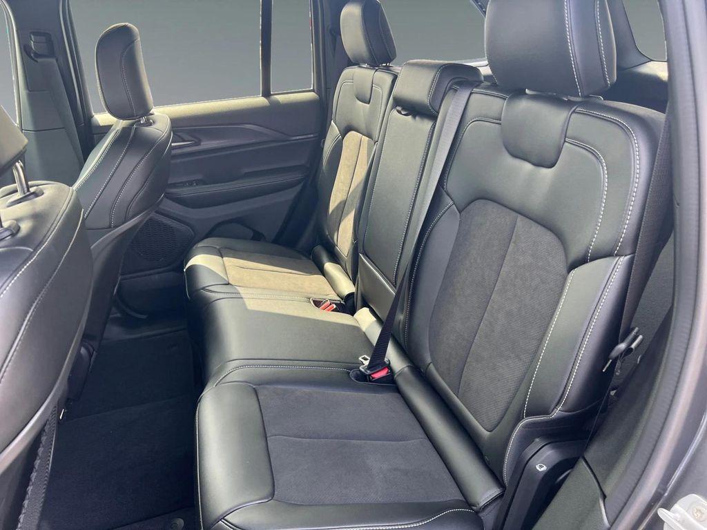 new 2025 Jeep Grand Cherokee car, priced at $45,675