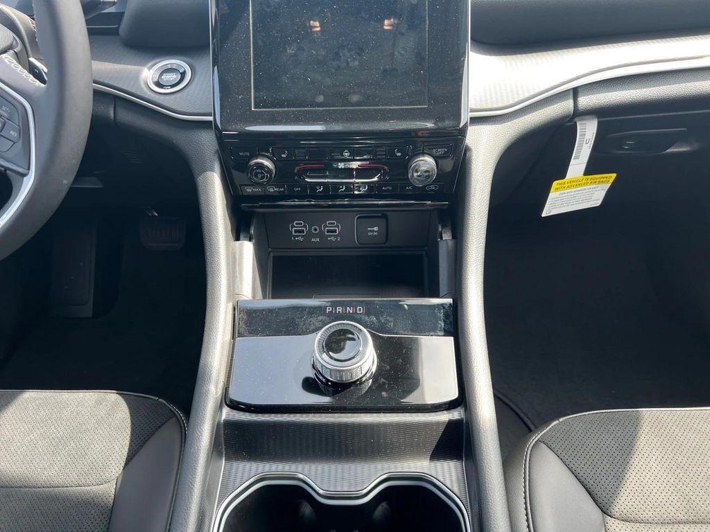 new 2025 Jeep Grand Cherokee car, priced at $45,675