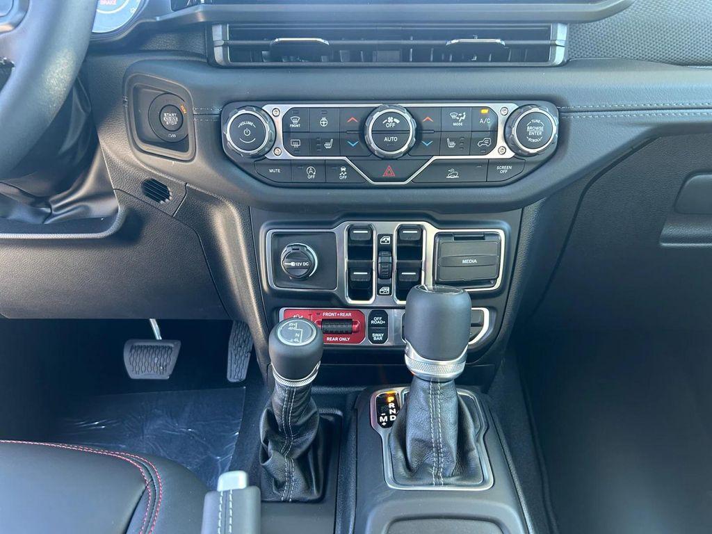 new 2025 Jeep Gladiator car, priced at $59,130