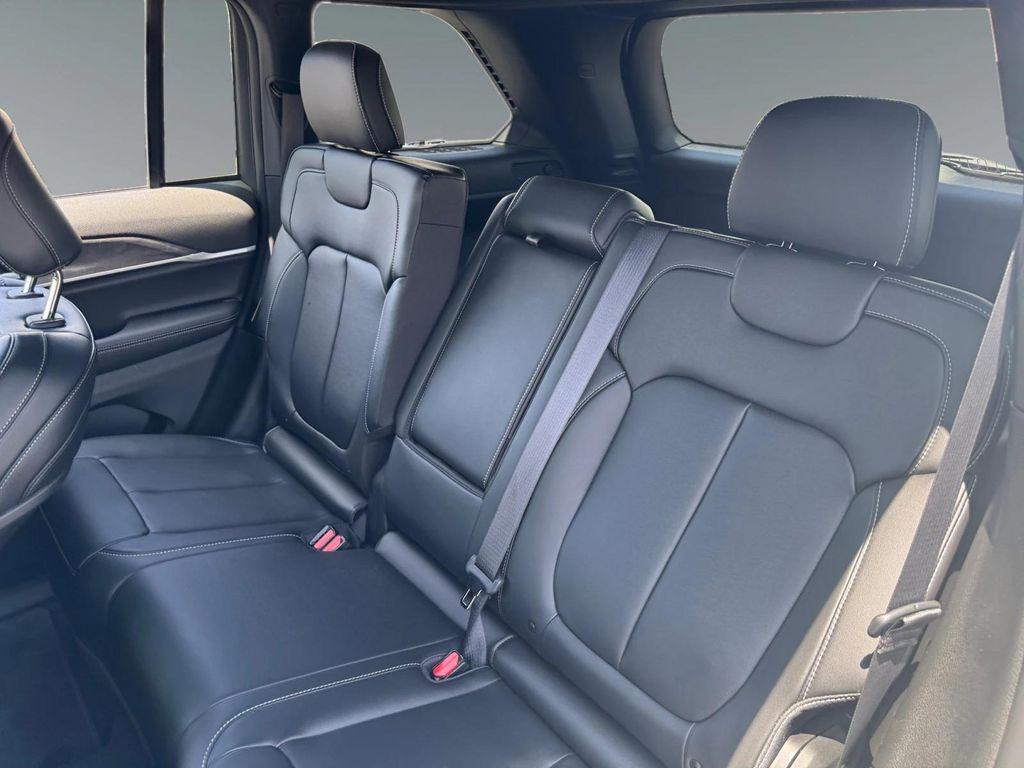 new 2025 Jeep Grand Cherokee car, priced at $46,900
