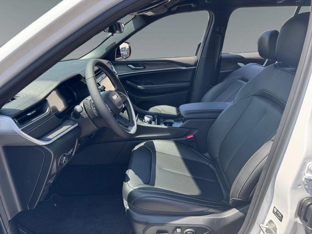 new 2025 Jeep Grand Cherokee car, priced at $46,900