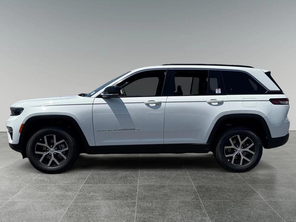 new 2025 Jeep Grand Cherokee car, priced at $46,900