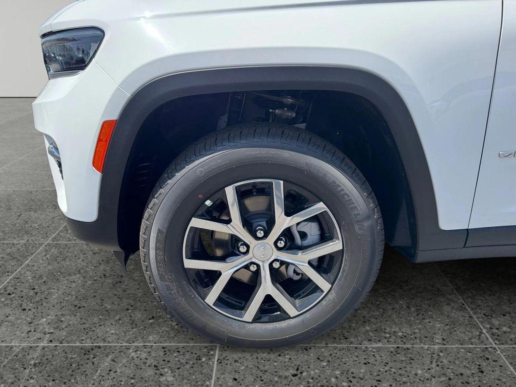 new 2025 Jeep Grand Cherokee car, priced at $46,900