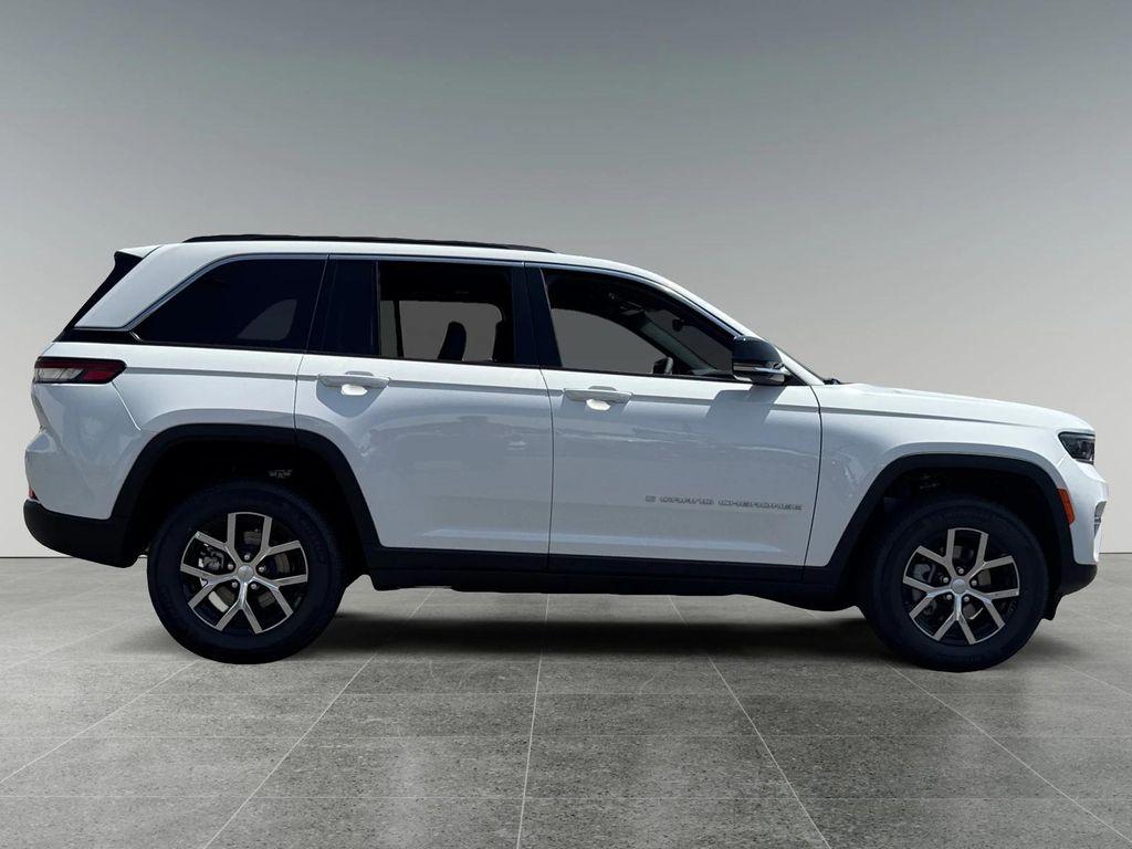 new 2025 Jeep Grand Cherokee car, priced at $46,900