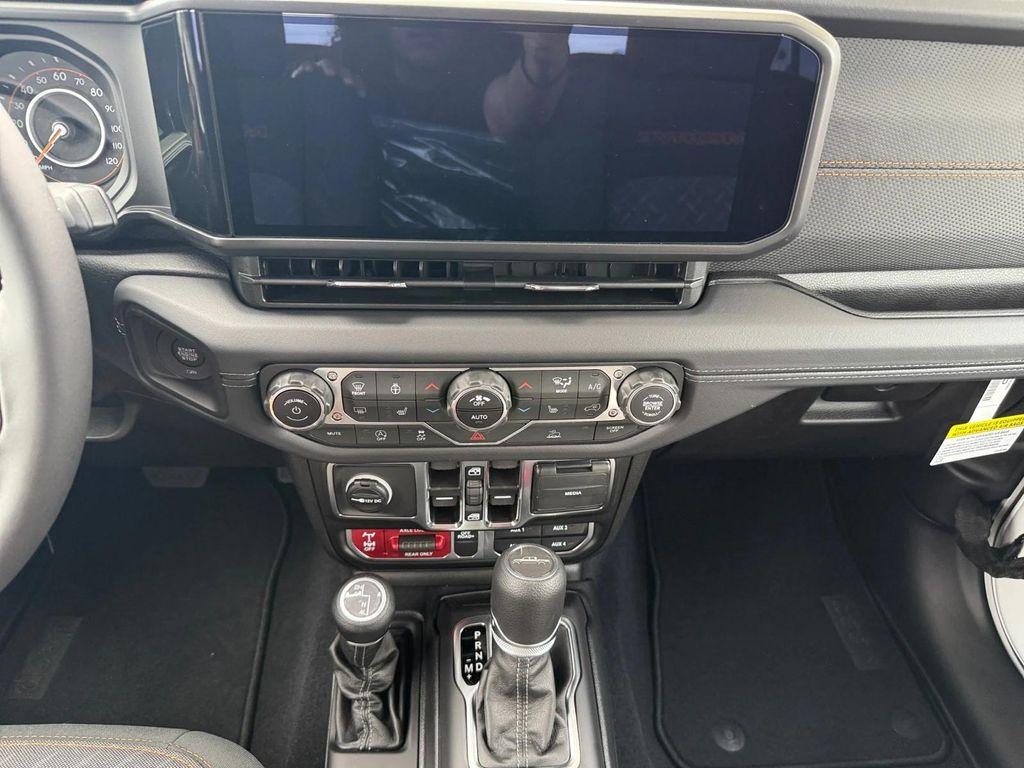 new 2025 Jeep Gladiator car, priced at $58,680