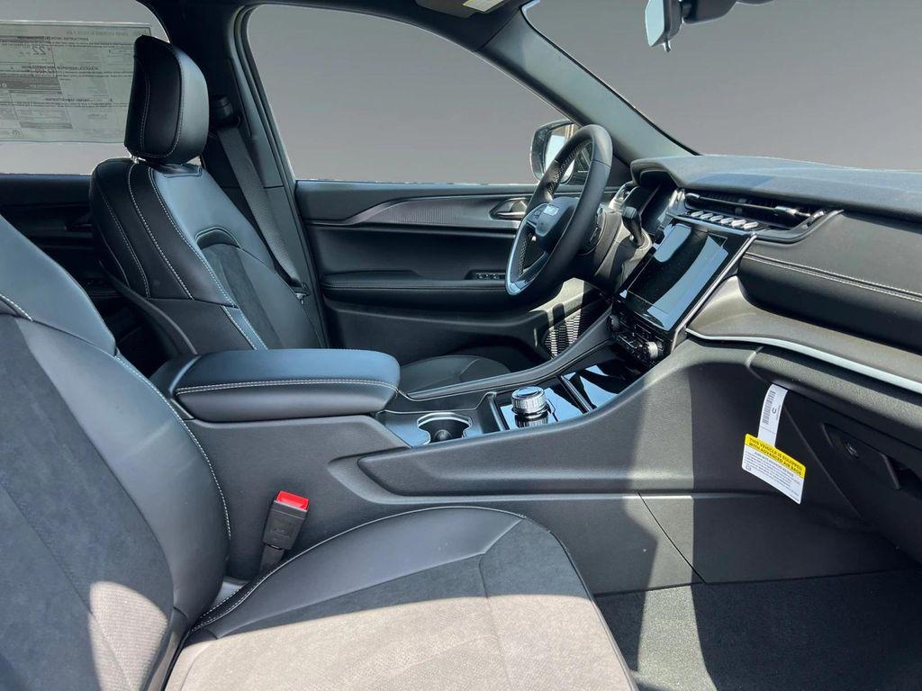 new 2025 Jeep Grand Cherokee car, priced at $46,730