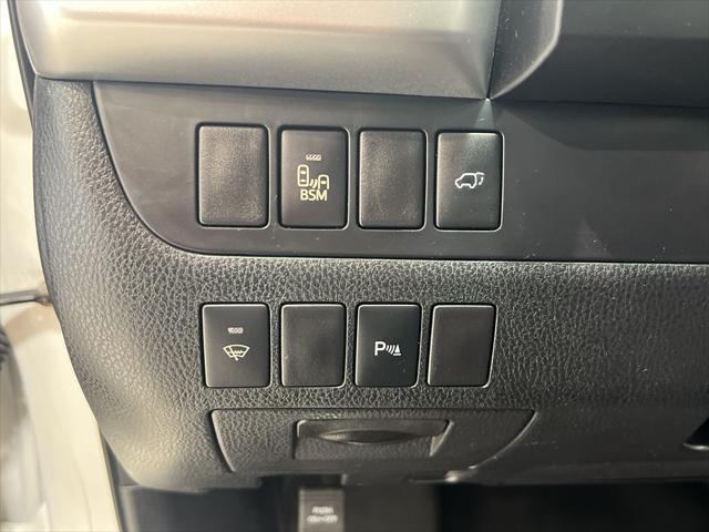 used 2014 Toyota Highlander car, priced at $17,990